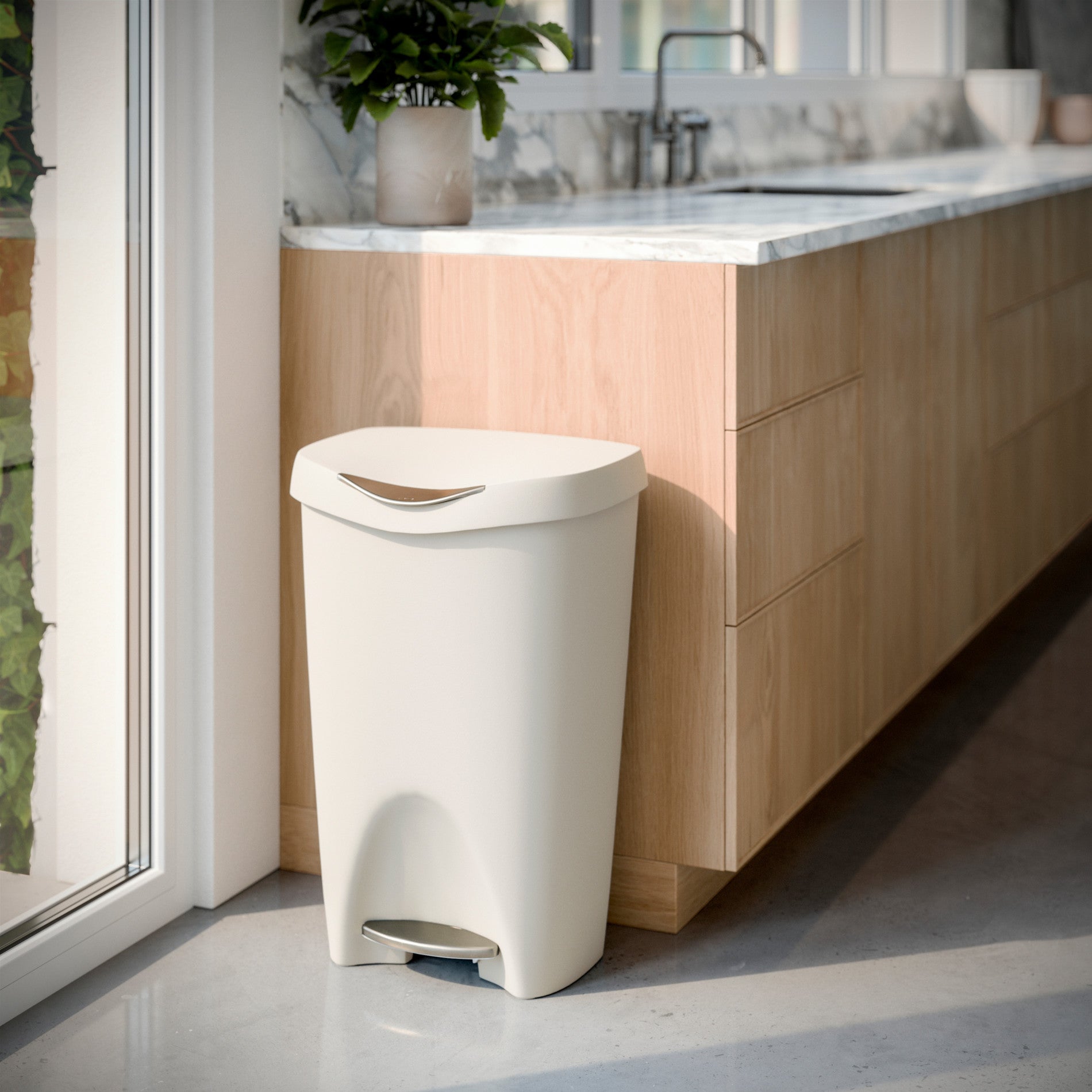 Brim Foot Pedal Trash Can