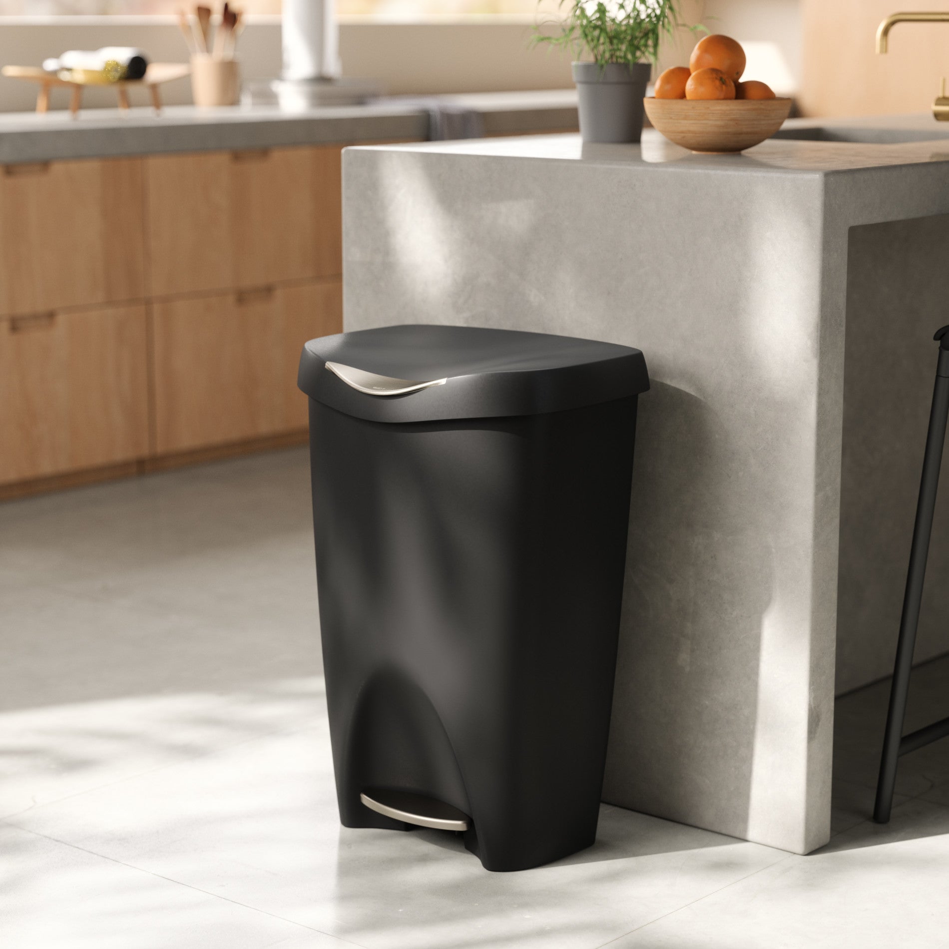 Brim Foot Pedal Trash Can